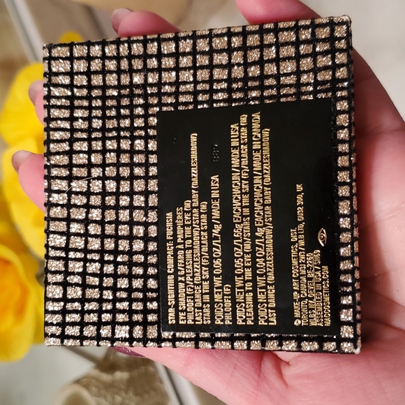 MAC Star-Sighting Eyeshadow palette in Fuchsia - Picture 4 of 4